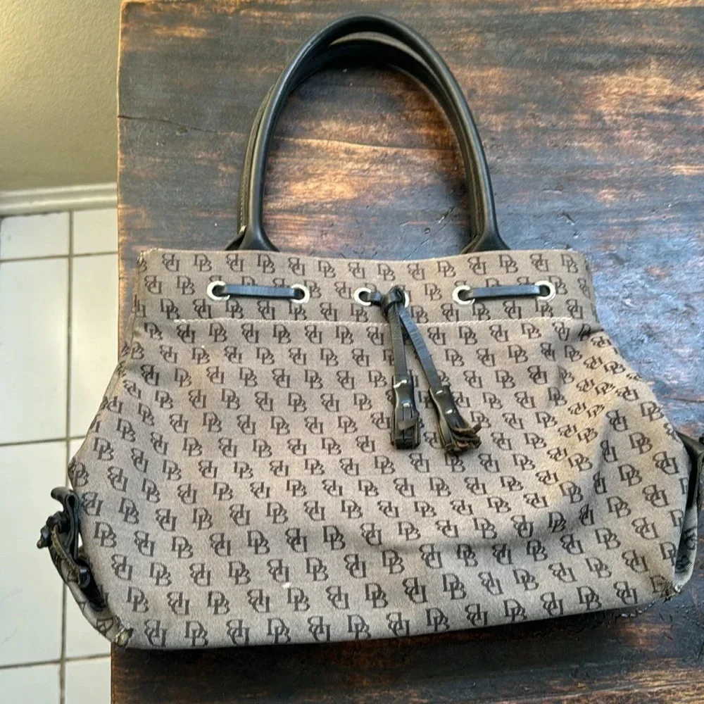 Dooney & Bourke authentic  classic vintage Handbag Gray & Black